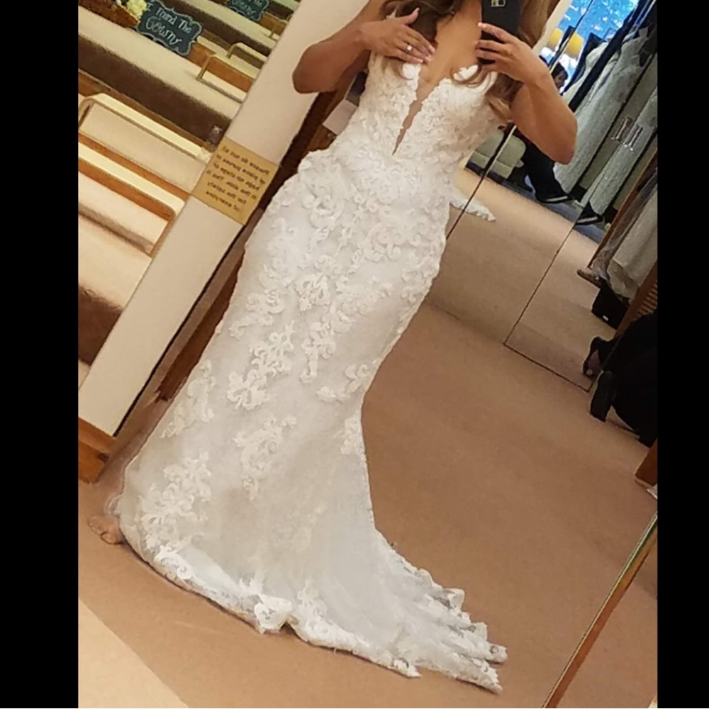 Maggie Sottero Ivory Floral Lace Wedding Dress - Picture 3 of 8